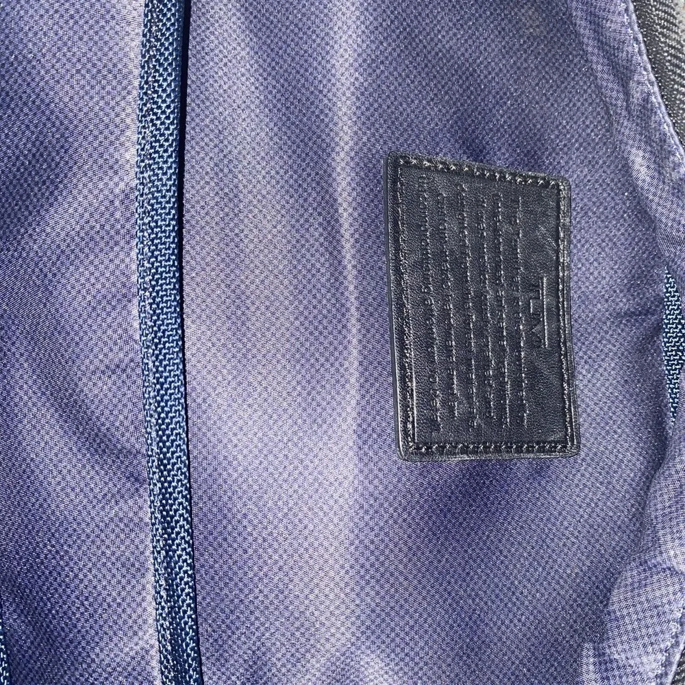 Tumi 68980 Mission Bryant Business All Leather Zip Black Backpack t602‎